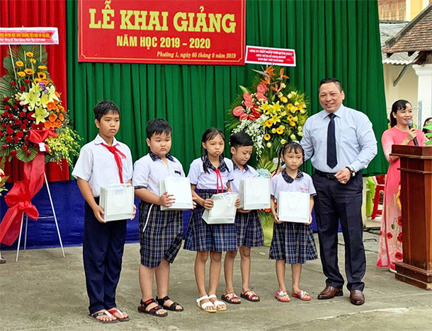 Huyndai Long An trao học bổng tại Trường Tiểu học Võ Thị Sáu