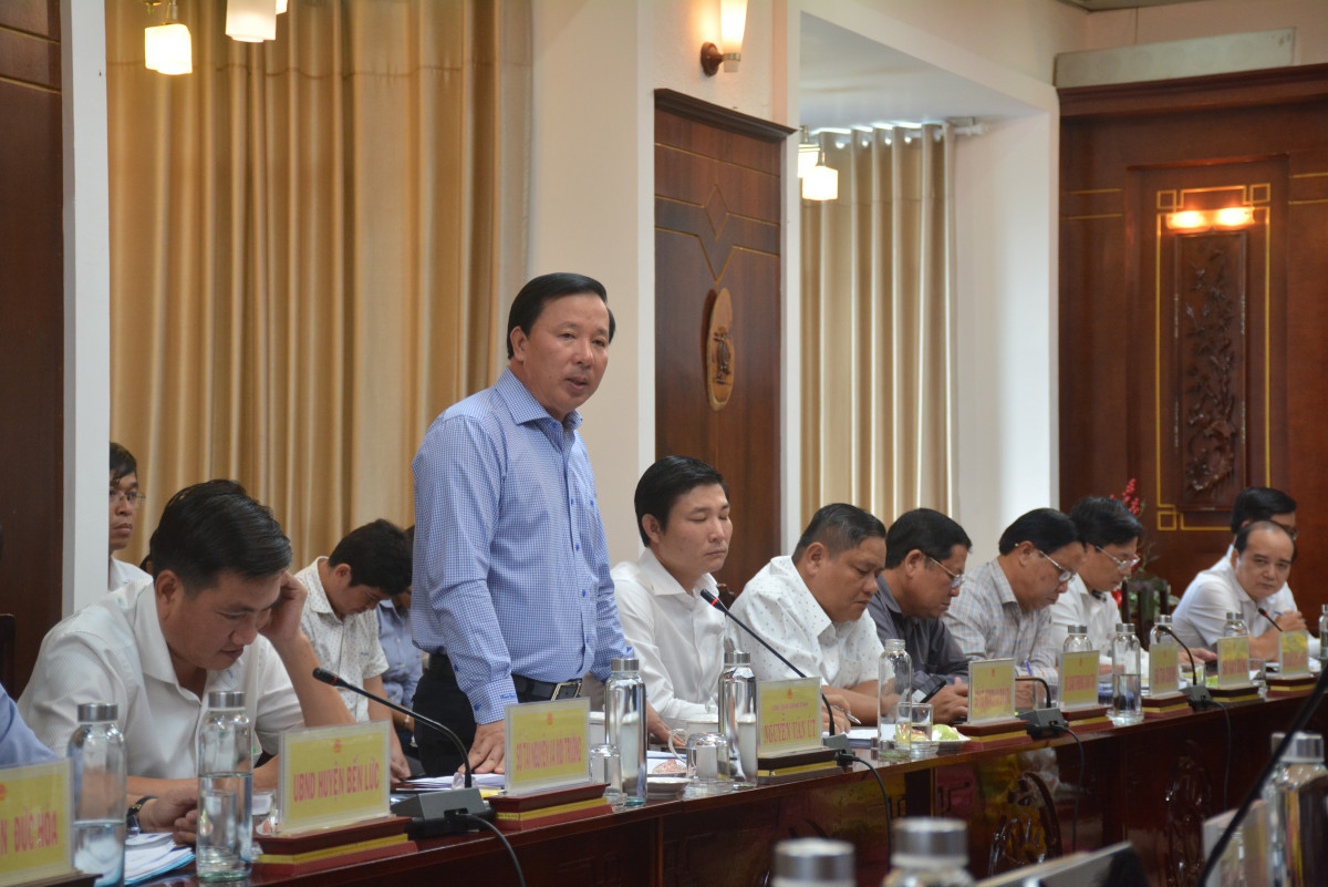 Ông Nguyễn Văn Út - Chủ tịch UBND tỉnh – làm việc với các nhà đầu tư hạ tầng về thu hút đầu tư