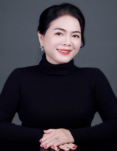 Bà: Nguyễn Thị Lai
